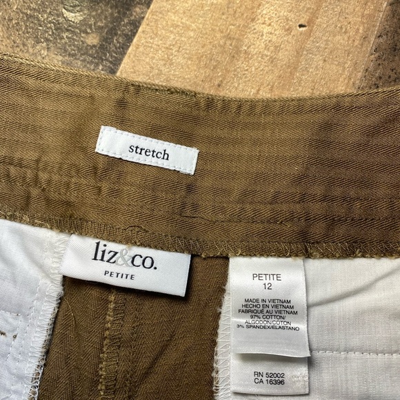 Liz Claiborne Women’s Brown capri Stretch pants Size petite 12 - Picture 13 of 16